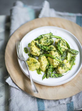 Gnocchi di ricotta con cipollotti