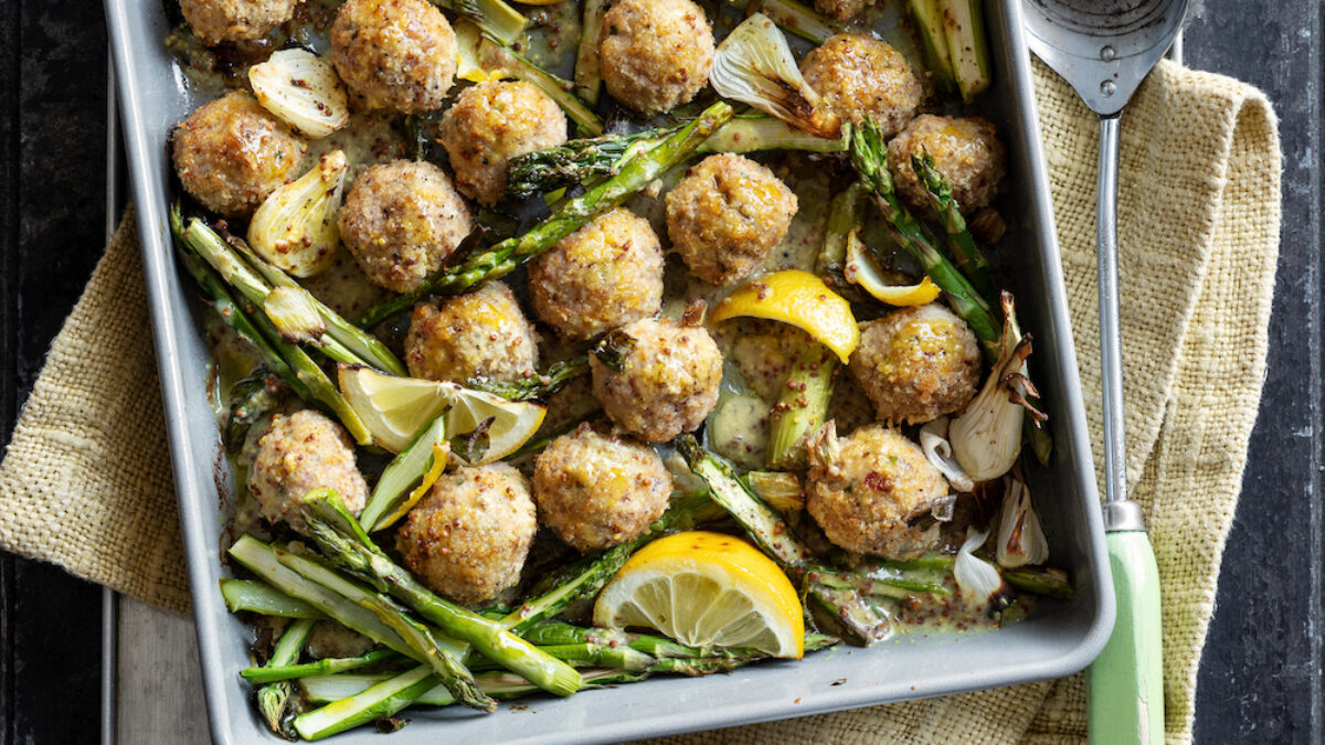 Polpette di carni miste con asparagi e cipollotti