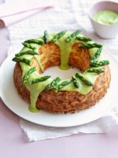 Savarin con salsa di asparagi