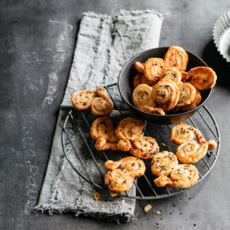 biscottini di sfoglia al miele e sesamo