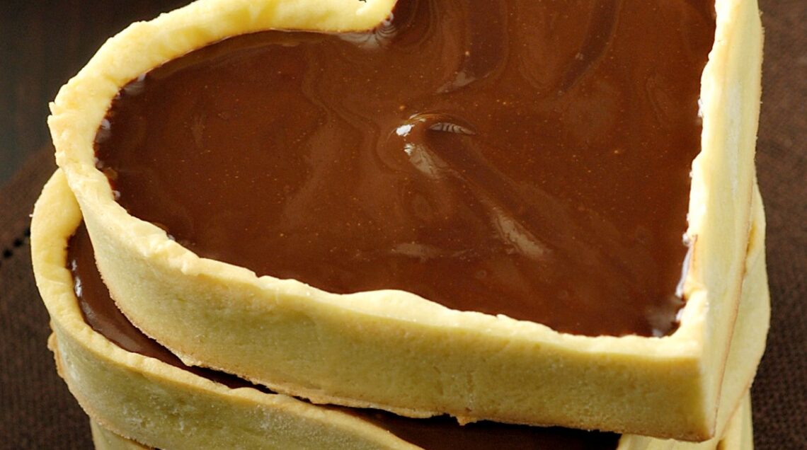 Crostatina al cioccolato a forma di cuore
