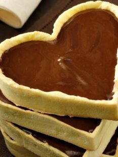 Crostatina al cioccolato a forma di cuore