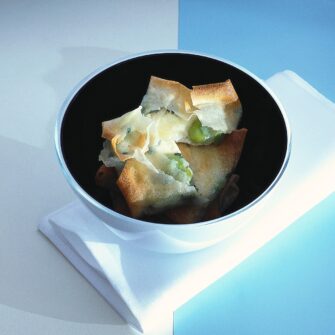 Involtini di formaggio di capra alle fave