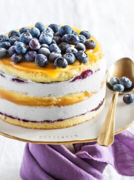 Torta allo yogurt, mirtilli e lemon curd