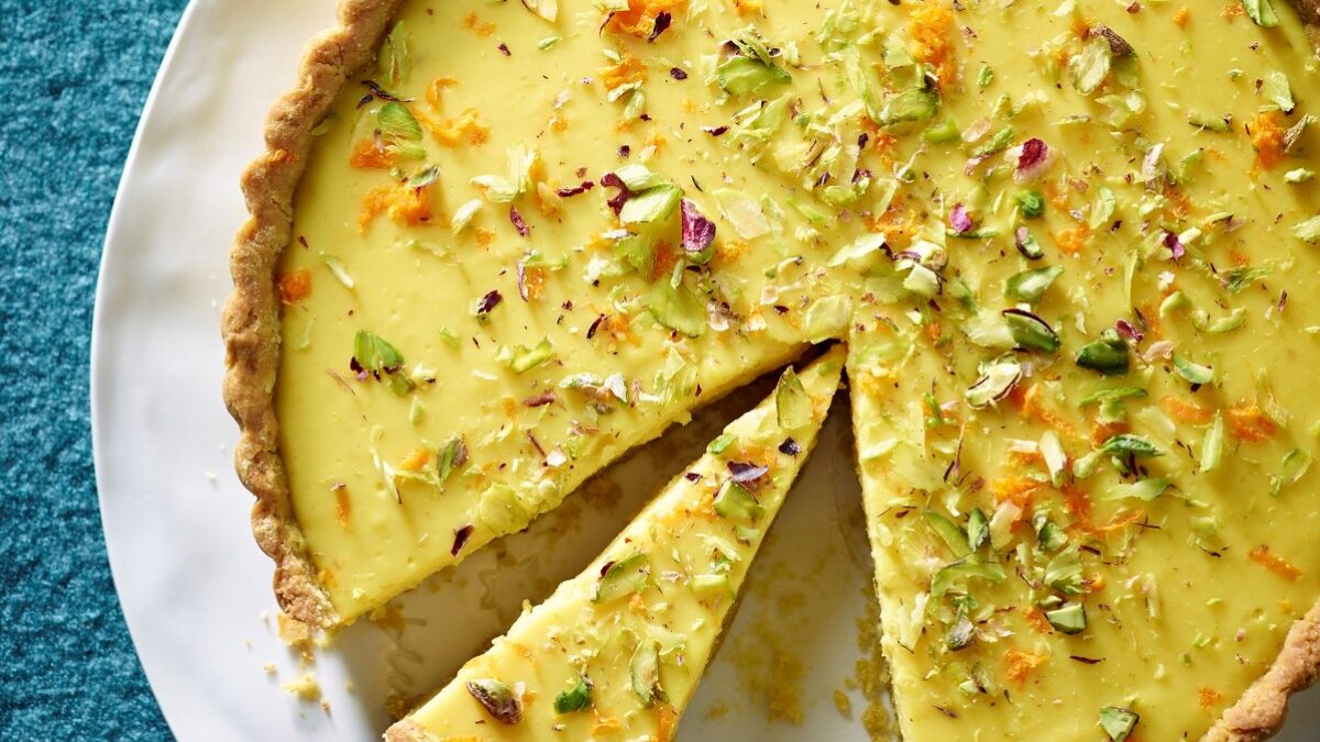 Crostata con crema allo zafferano e pistacchi