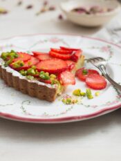 Crostata di fragole ai pistacchi