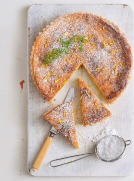 Torta cremosa al miele, limone e finocchietto