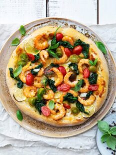 Pizza con gamberetti, limone e ricotta