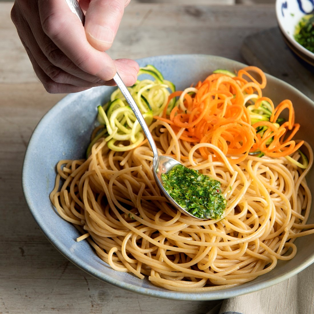 Spaghetti integrali con spaghetti di zucchine - Sale&Pepe