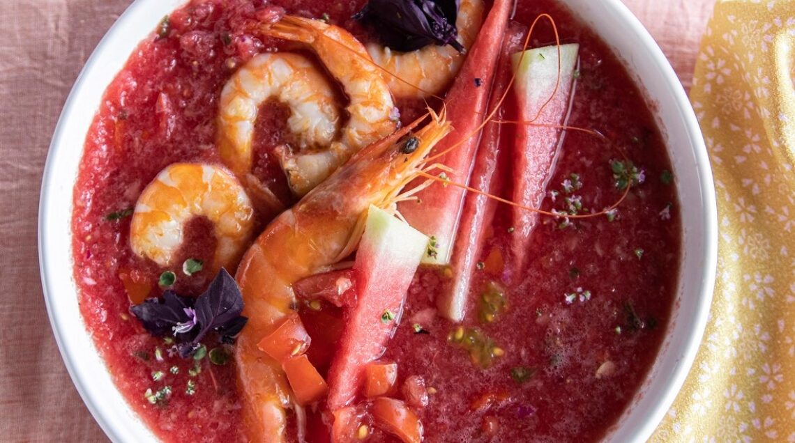Zuppa fredda con gamberi