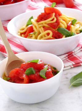 pasta alla chitarra con sugo freddo