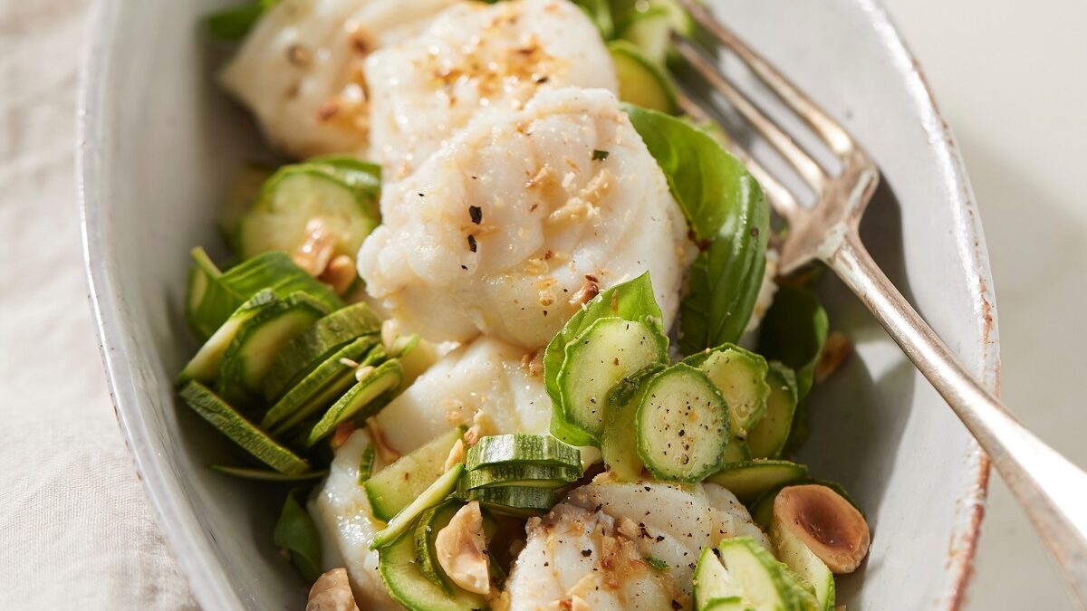 Rana pescatrice al vapore con nocciole