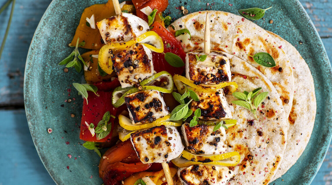 Spiedini di spada agli agrumi con peperoni e mini piadine al kamut