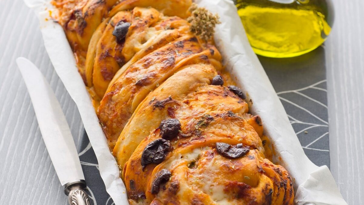 Treccia con mozzarella alle olive