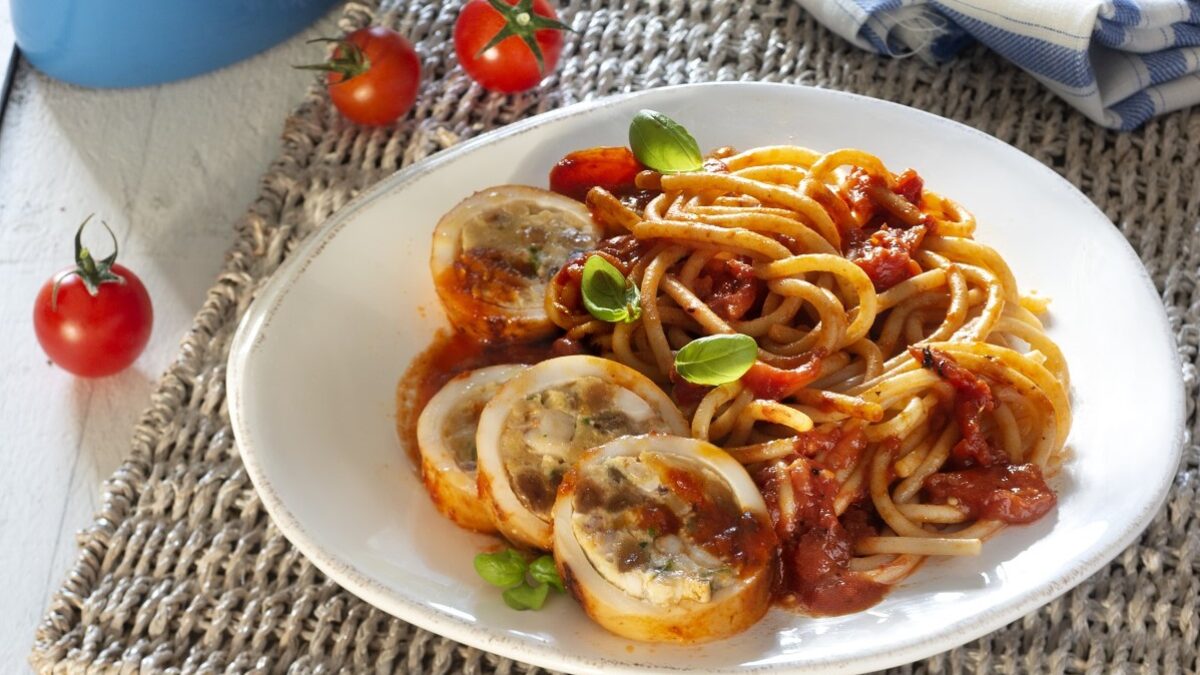 Pasta con i calamari “imbuttunati”
