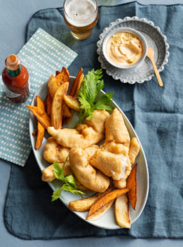 Fish and chips alla vodka con maionese Bloody Mary