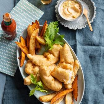 Fish and chips alla vodka con maionese Bloody Mary