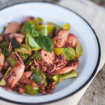 Calamaretti e pomodori verdi