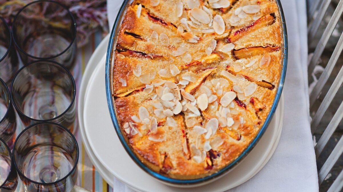 Dolce con pesche noce: il Clafoutis