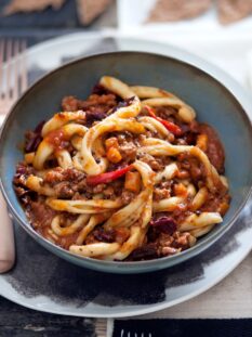 Ferretti al ragù di carne e peperoni cruschi