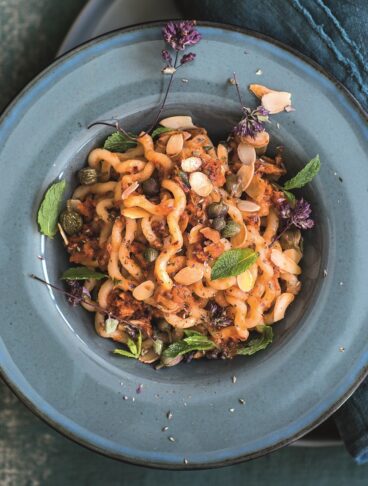 Fusilli lunghi bucati con il pesto di pomodori secchi