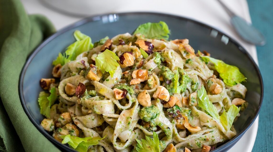 Tagliatelle al pesto di nocciole e sedano