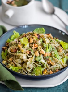 Tagliatelle al pesto di nocciole e sedano