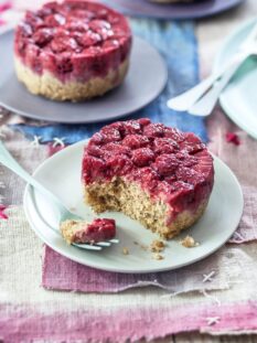 Tortini dolci rovesciati ai lamponi