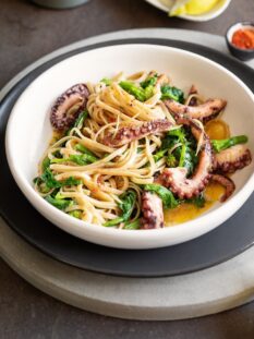 Fettucce con cime di rapa, polpetti, santoreggia e limone