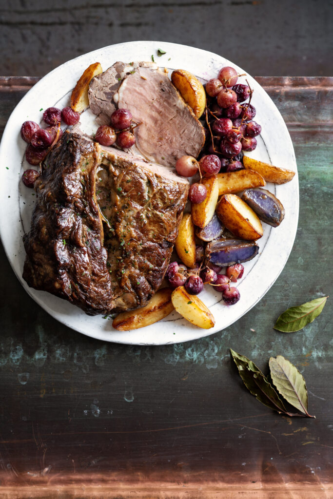 Roast beef con patate e uva con pepe Sale&Pepe