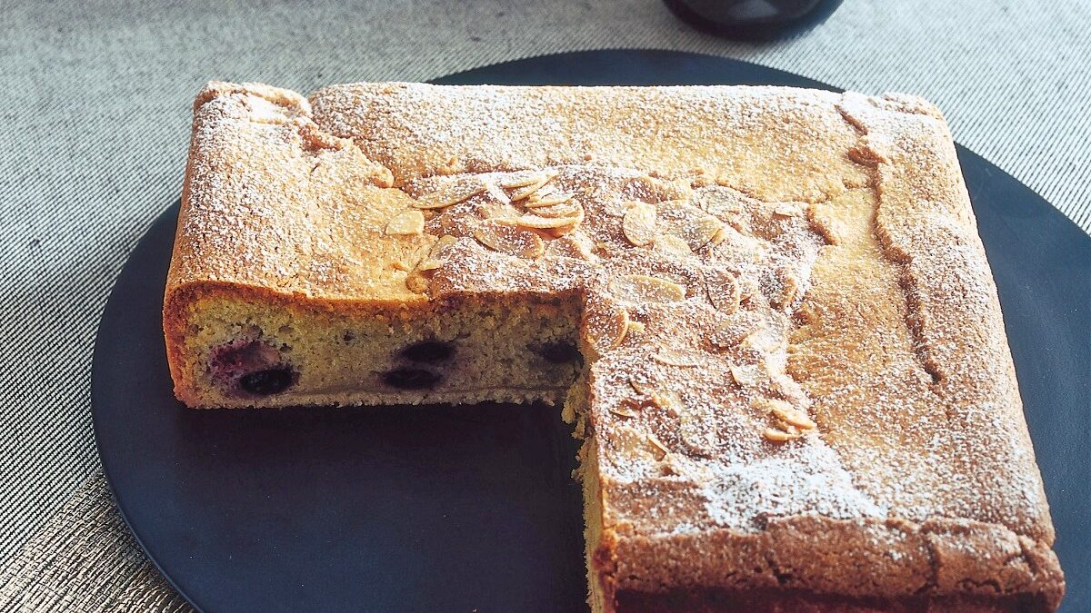 Torta di mandorle e mirtilli