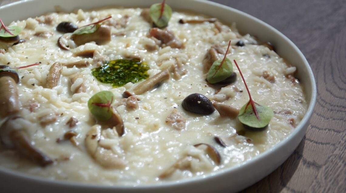 Risotto mantecato con funghi chiodini e salsiccia Sale&Pepe