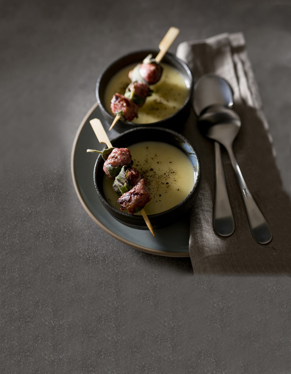 Crema Parmentier con spiedini di salsiccia e salvia Sale&Pepe