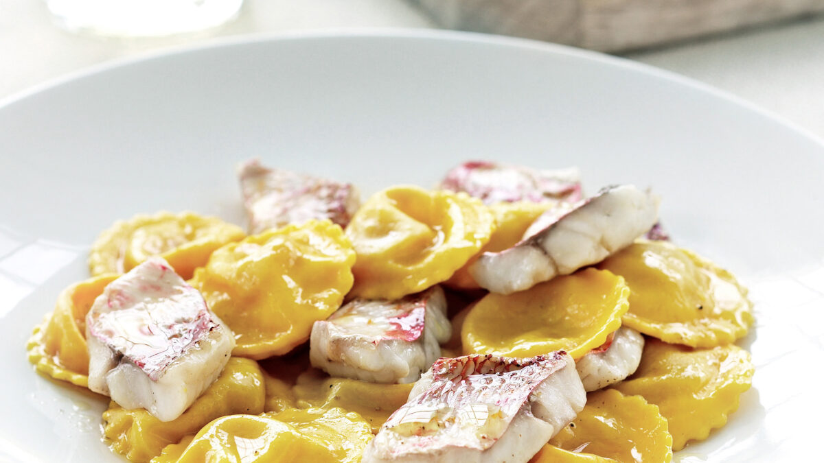 Tortelli ripieni di brodetto con filetti di triglia