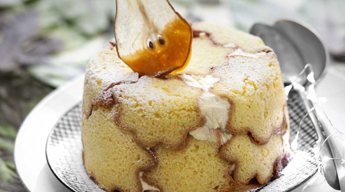 Charlotte di pandoro alle pere caramellate
