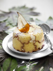 Charlotte di pandoro alle pere caramellate