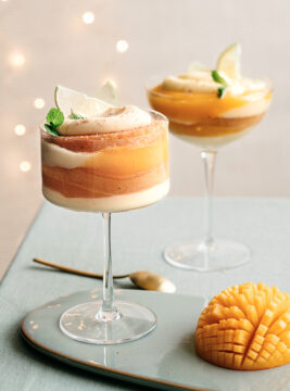 bicchiere di zuppa inglese alla frutta