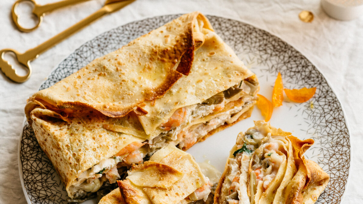 Fagotto di crespelle con carciofi, mostarda e gamberi al rum