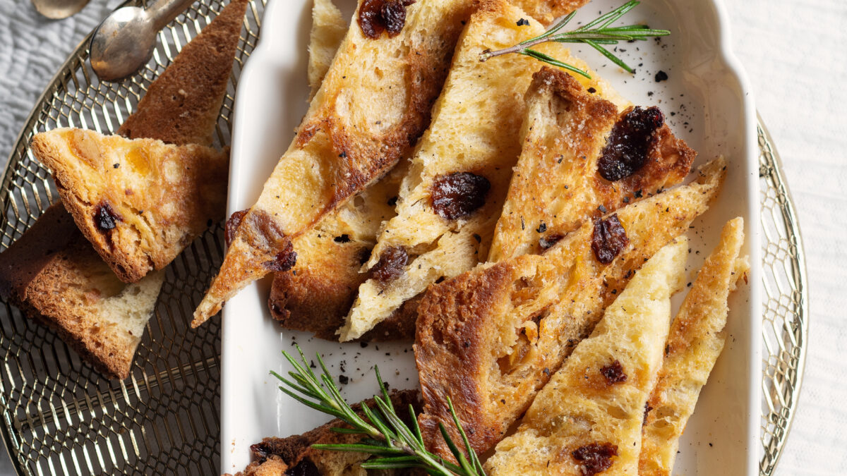 Crostini di panettone al rosmarino