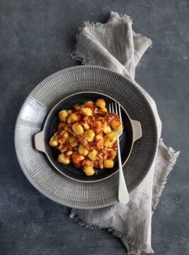 Gnocchi "alla gratirouela" con sugo di gallo