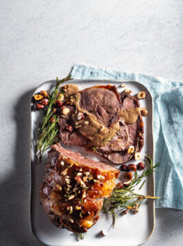 Arrosto con salsa alle nocciole