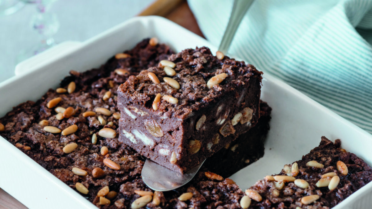 Torta di pane e cioccolato con uvetta