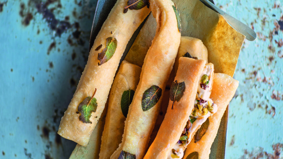Sgabei con stracchino, olive e salvia