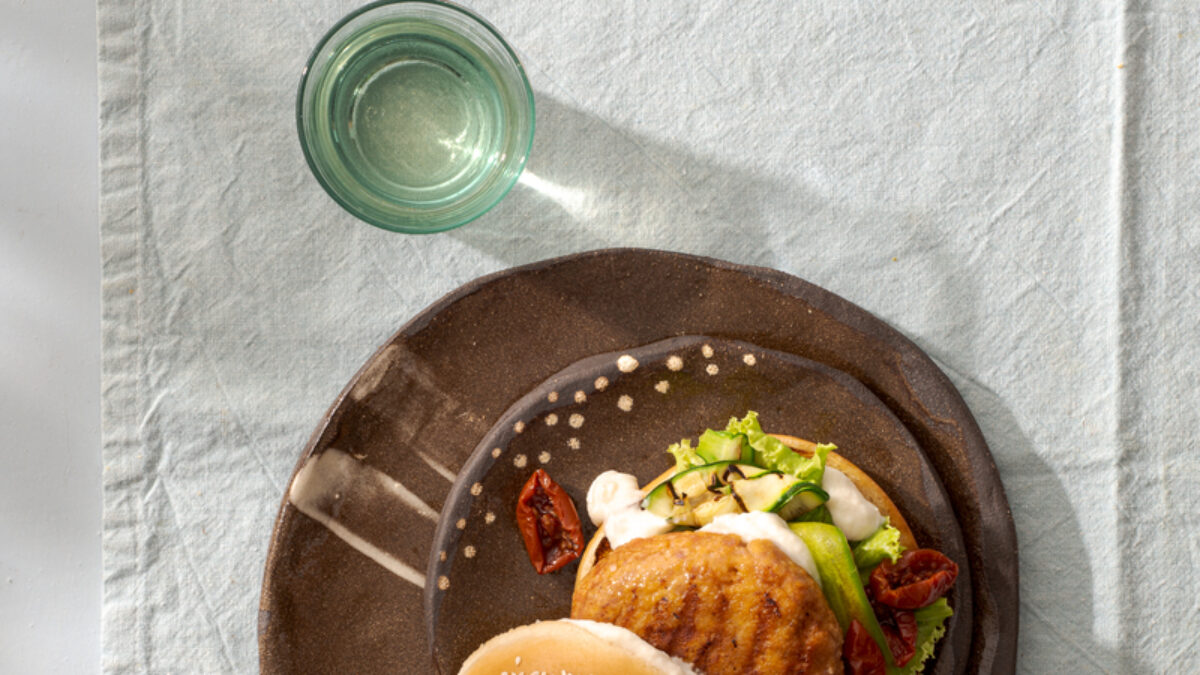 Burger di pollo con salsa speziata