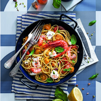 Linguine con colatura di alici, burrata e gamberi rossi