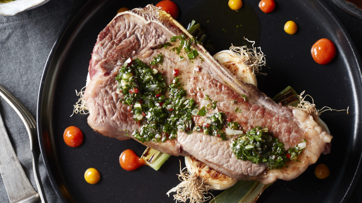 Costata al chimichurri e peperoni caramellati