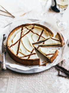 Crostata con ganache al caffè e crema alla ricotta