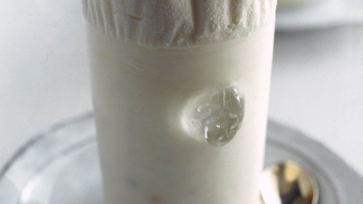 Gelato soufflé di pesche bianche