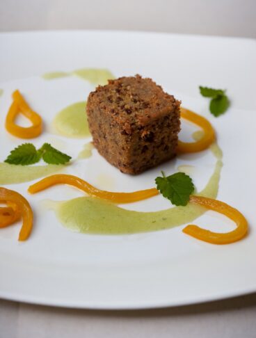 Cubotti di quinoa con peperone giallo e gazpacho