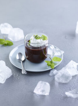 Granita al cioccolato con panna alla menta